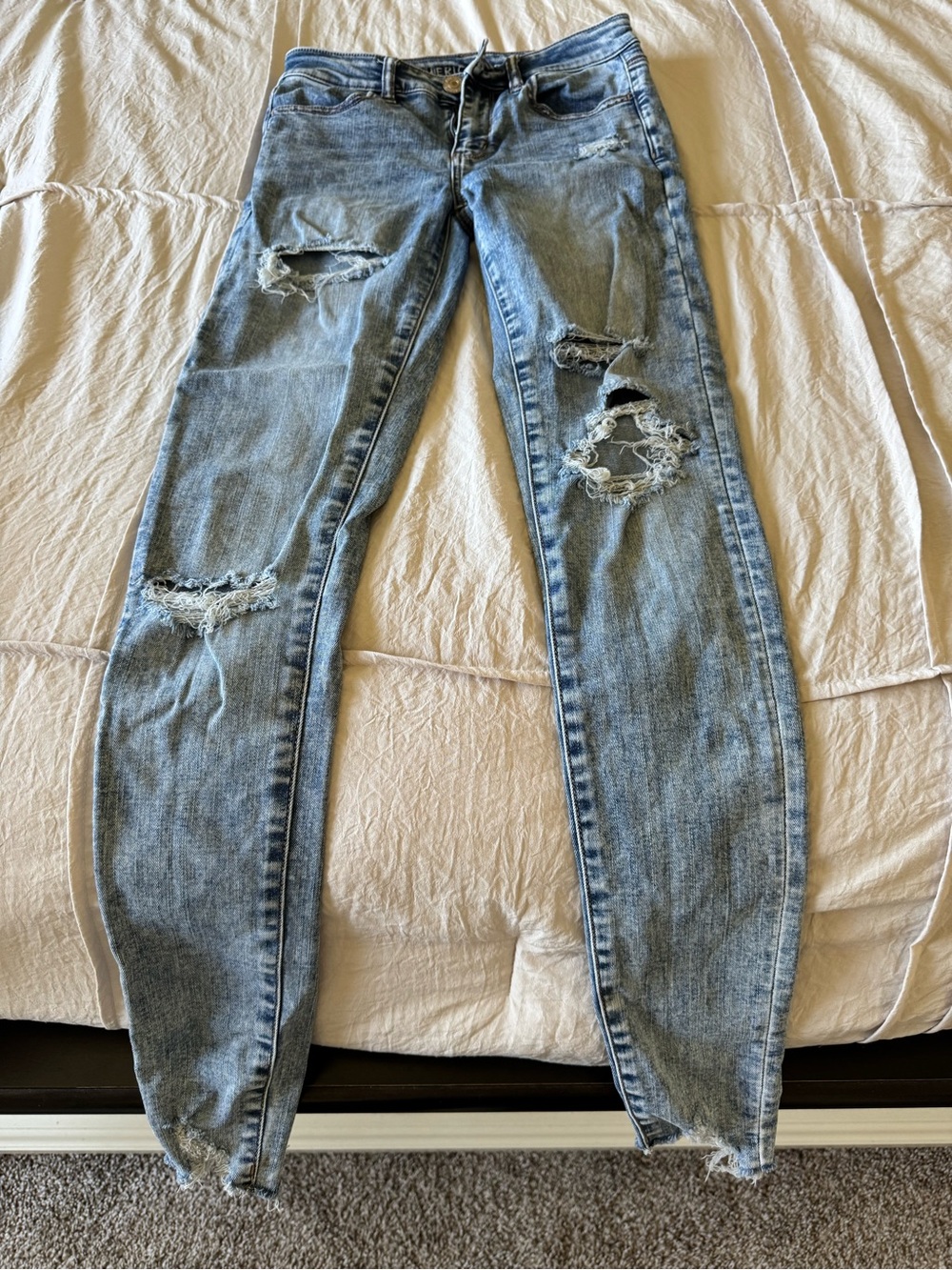 American Eagle Outfitters Men's Light Blue Distressed Skinny Jeans